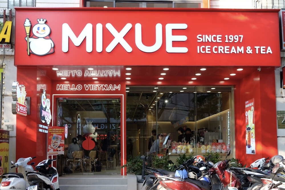 Mixue, trà sữa, đóng cửa hàng, mở rộng quốc tế, Lucky Cup, cà phê, hiệu quả vận hành, thị trường Việt Nam