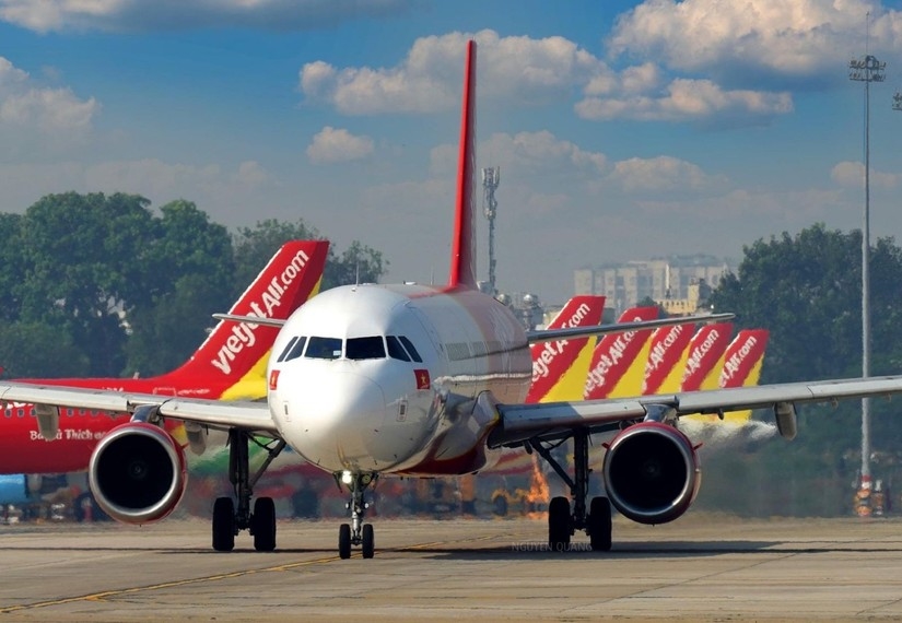 Cổ phiếu Vietjet Air, VJC tăng trần, VN-Index 20/11, chứng khoán hôm nay, cổ phiếu VIC, thị trường xanh vỏ đỏ lòng, nhóm bluechip, thanh khoản HoSE
