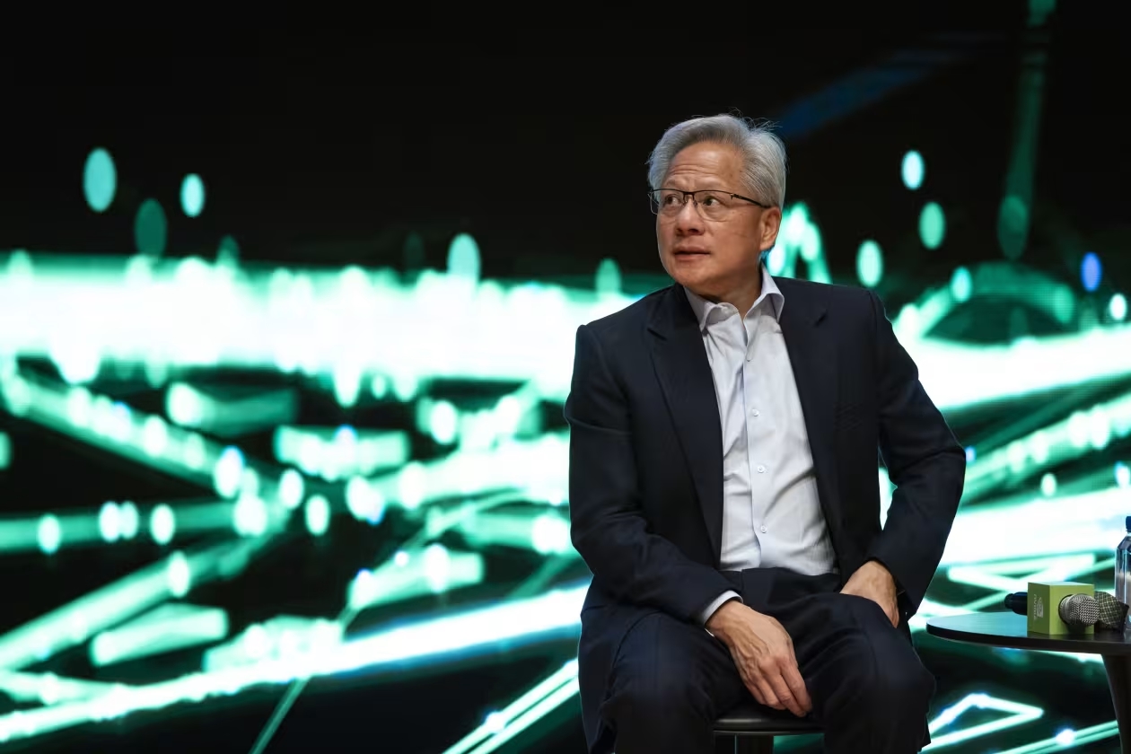 Nvidia, Cổ phiếu Nvidia, Jensen Huang, AI, đầu tư AI, Phố Wall, Morning Brief, NVDA, thị trường chứng khoán Mỹ, kỳ vọng AI, bong bóng AI