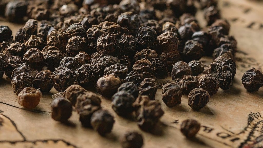 giá tiêu hôm nay 21/11, giá tiêu 21/11/2025, giá hồ tiêu, hồ tiêu Việt Nam, giá tiêu Tây Nguyên, giá tiêu Đông Nam Bộ, mưa lớn miền Trung Tây Nguyên