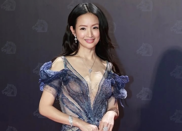 Lâm Y Thần mặc váy xuyên thấu gây sốt