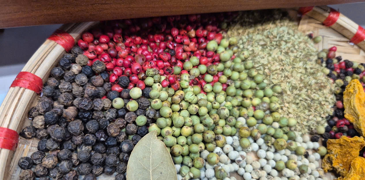 Giá tiêu hôm nay 25/11/2025, Giá tiêu 25/11, giá tiêu trong nước, giá tiêu Tây Nguyên, giá tiêu Đông Nam Bộ, thị trường hồ tiêu, nông dân giữ hàng