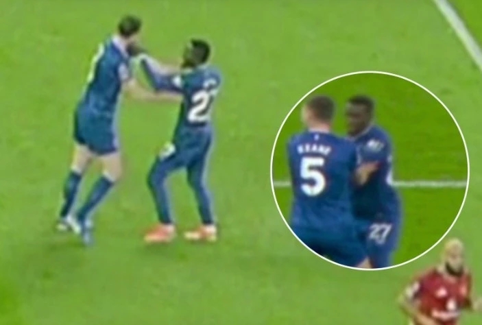 thẻ đỏ MU, MU vs Everton, Idrissa Gueye, Michael Keane, Premier League, MU thua trên sân nhà