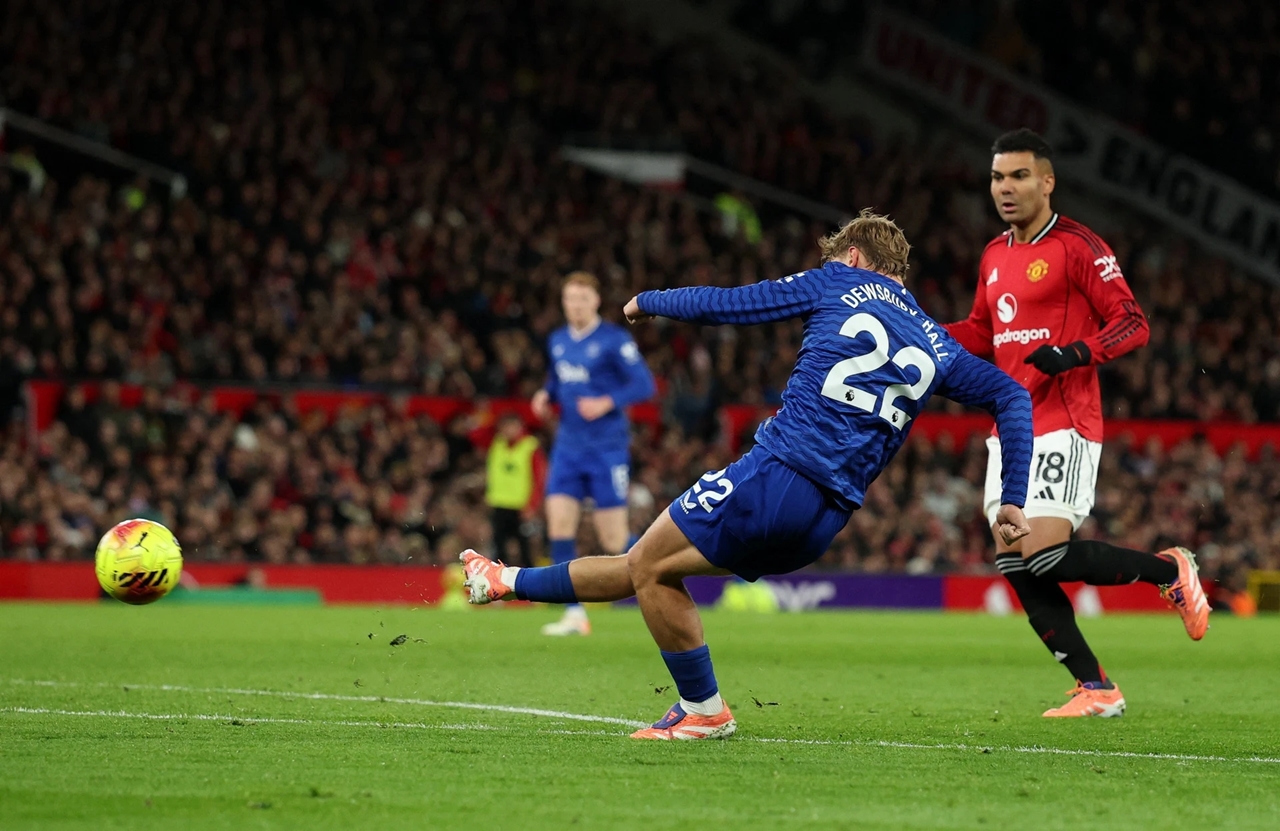 thẻ đỏ MU, MU vs Everton, Idrissa Gueye, Michael Keane, Premier League, MU thua trên sân nhà