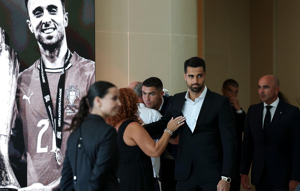 Ronaldo gửi đồng hồ đặc biệt tri ân gia đình Jota