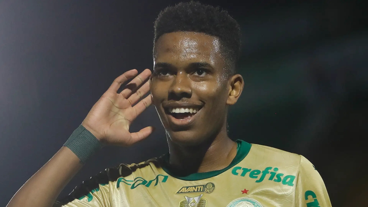 Barcelona từng bỏ qua Estevao