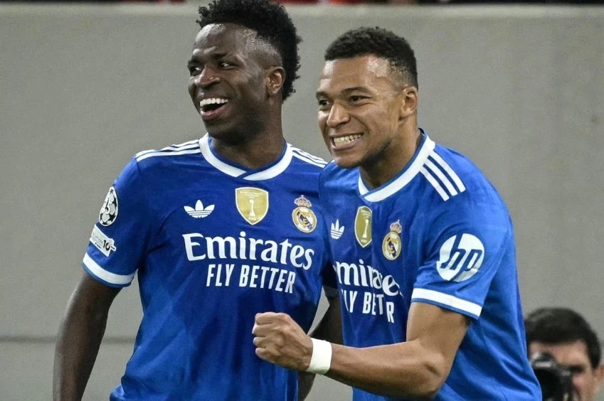 Mbappe nã 4 bàn vào lưới Olympiacos