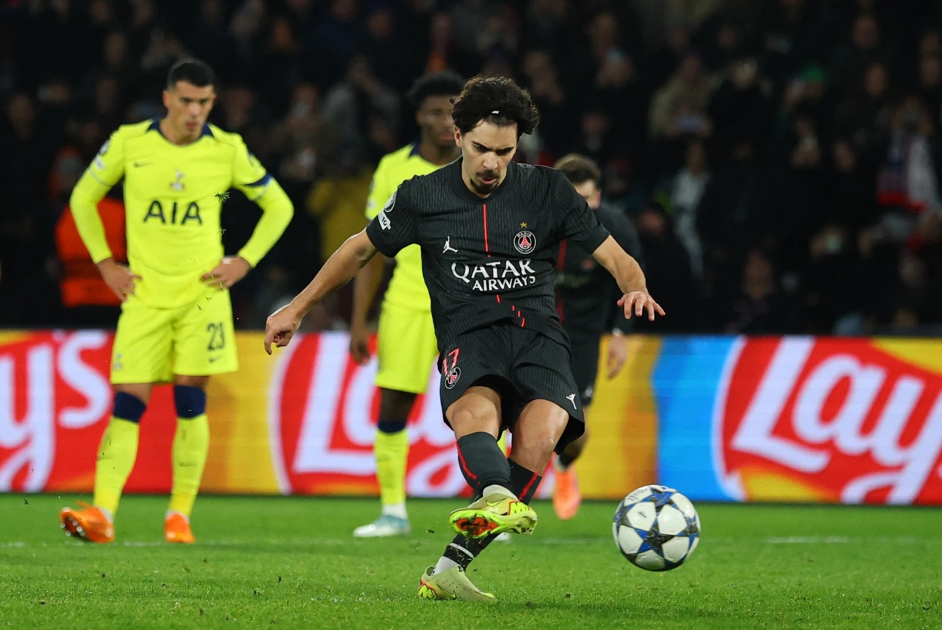 PSG và Tottenham tạo nên trận cầu điên rồ 8 bàn thắng