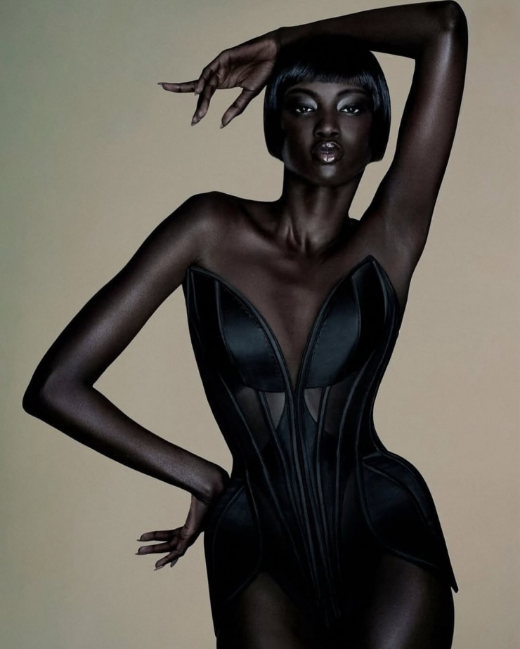 Anok Yai, Người mẫu của năm 2025, Fashion Awards, thời trang sao, Vogue, người mẫu Mỹ gốc Sudan