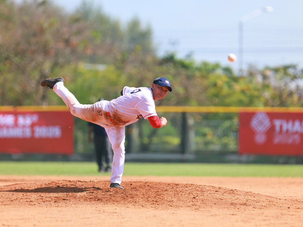 Bóng chày Việt Nam hụt hơi trước Lào