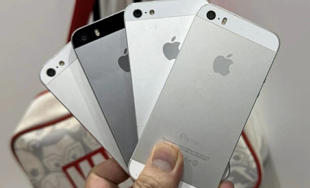 iPhone 5 cũ, chụp ảnh hoài cổ, giới trẻ săn iPhone 5, xu hướng retro, ảnh mờ ngả vàng, iPhone 5 giá rẻ