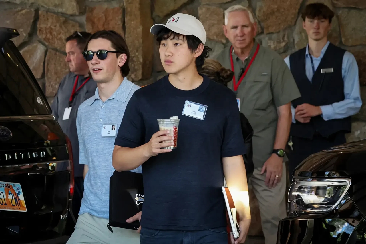 Scale AI, Meta đầu tư, Alexandr Wang, sa thải nhân sự, dữ liệu huấn luyện AI, thị trường AI 2025