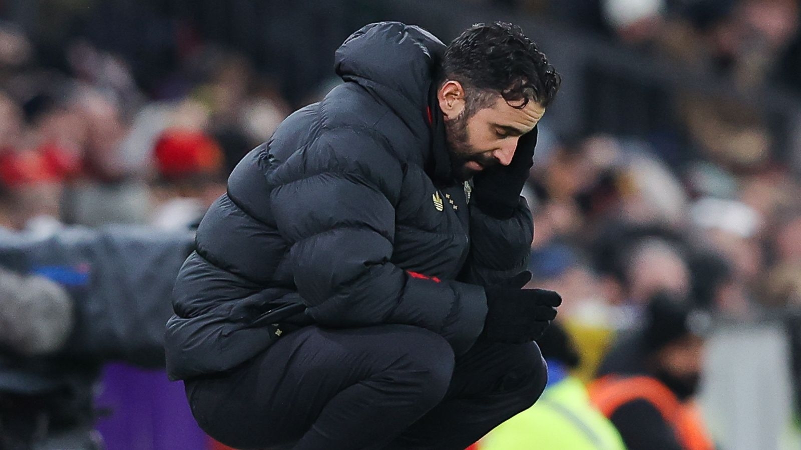 Amorim chọc giận CĐV