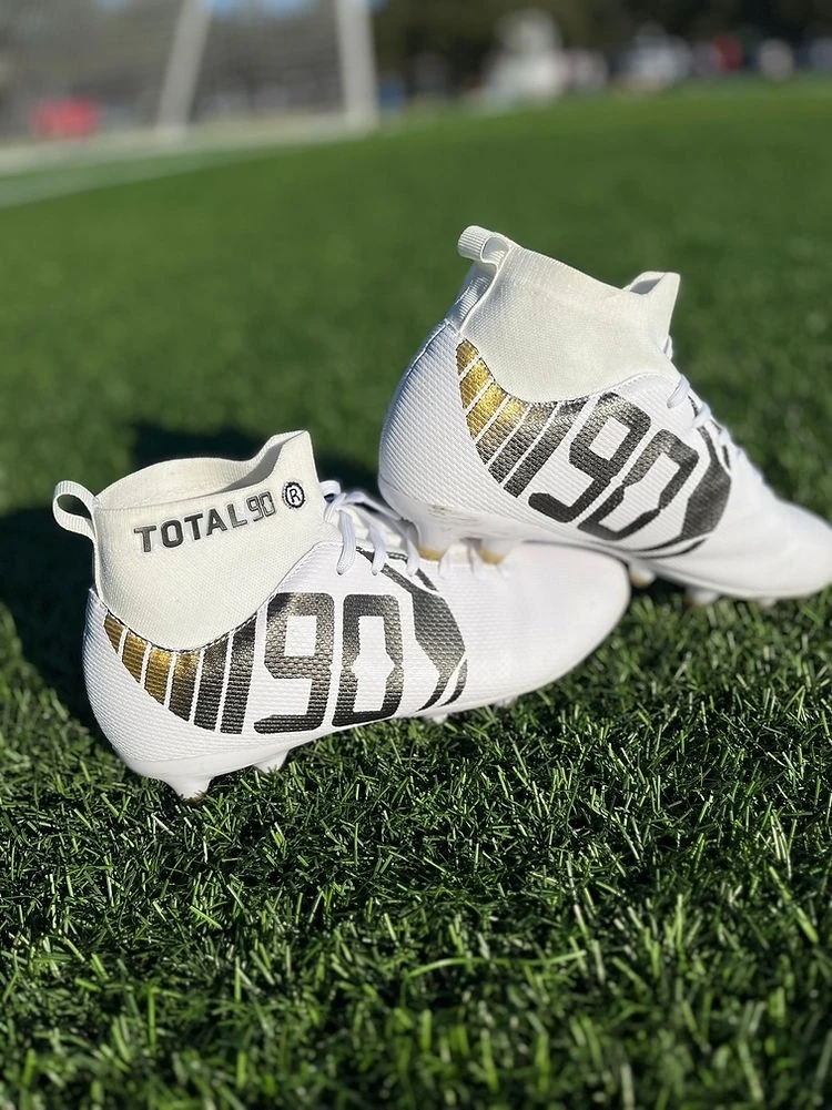 Nike có thể mất thương hiệu Total 90