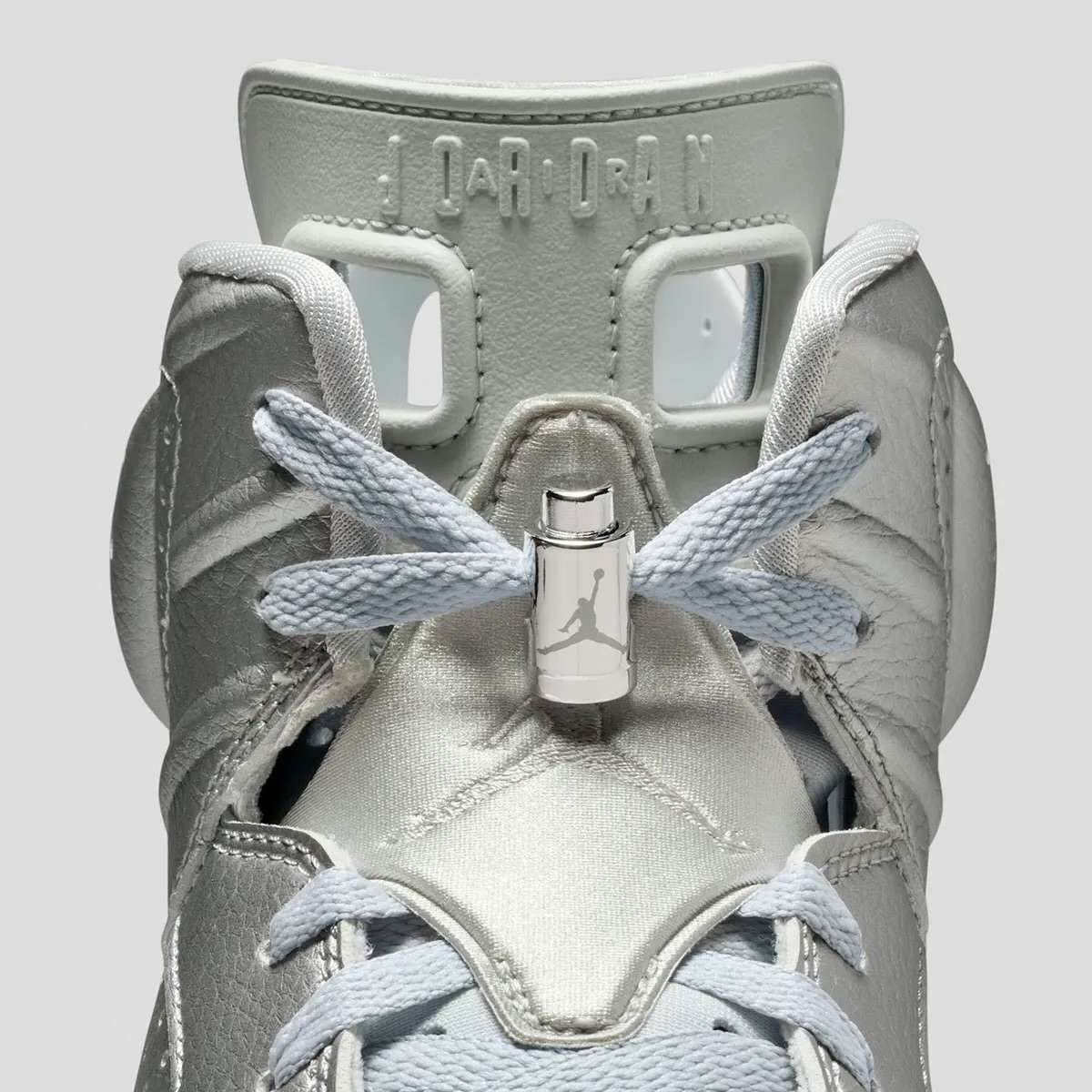 Air Jordan 6 khoác diện mạo Parisian sang trọng