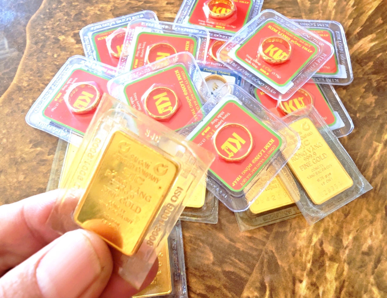 Vàng lao dốc, cứ mua là lỗ ngay 1 Vàng lao dốc, cứ mua là lỗ ngay