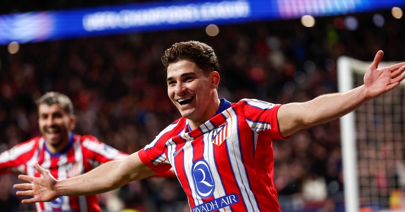 Chìa khóa để Barca tậu Julian Alvarez