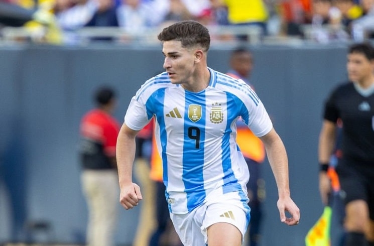 Chìa khóa để Barca tậu Julian Alvarez