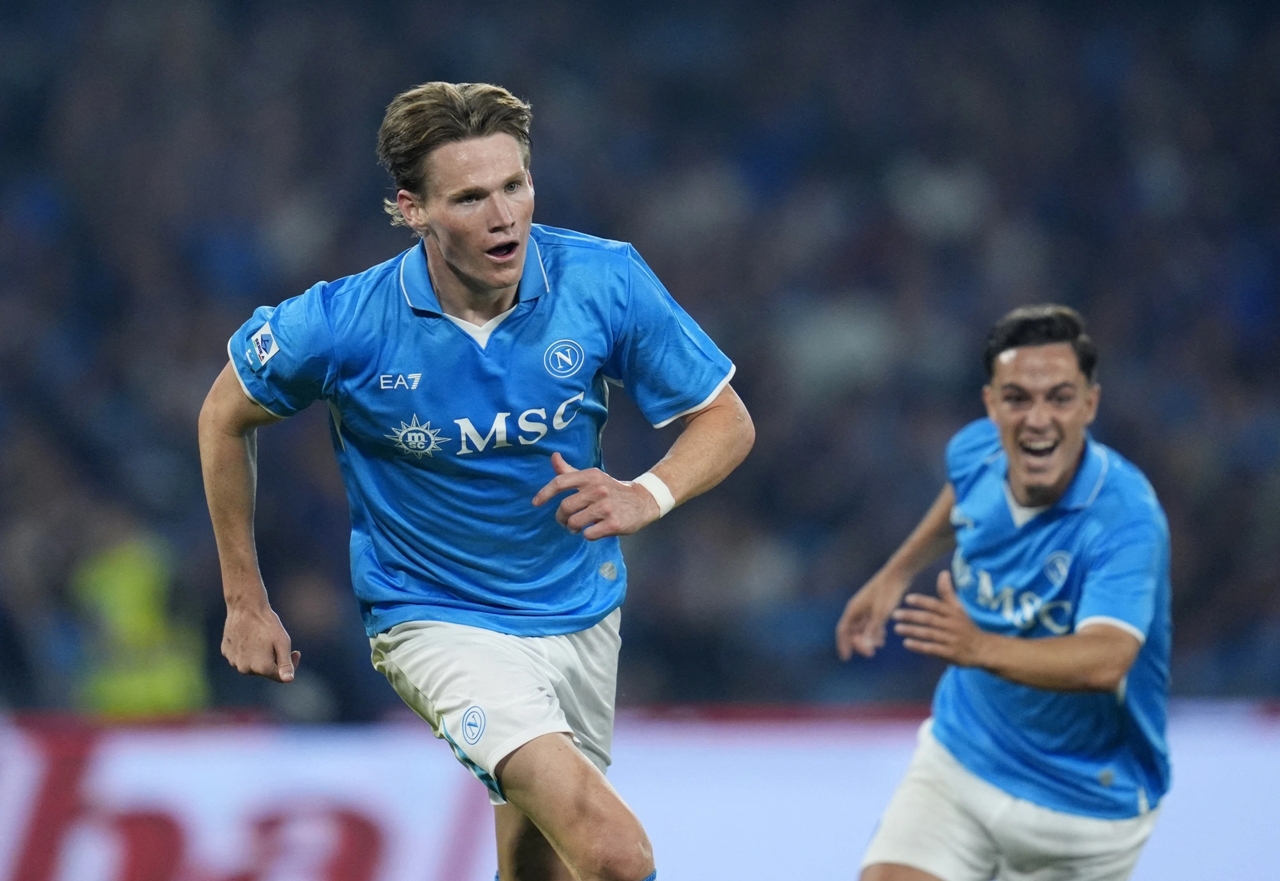 Napoli có đành lòng bán McTominay?