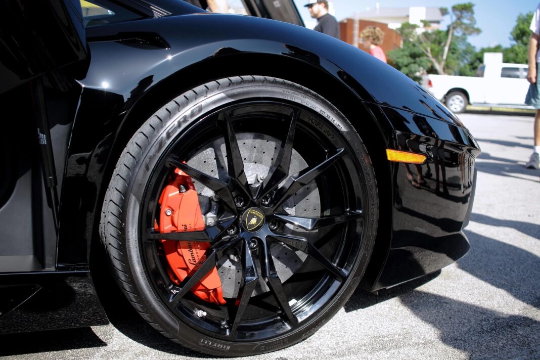 Phanh carbon-ceramic: nâng tầm hiệu suất, đánh đổi sự tiện nghi