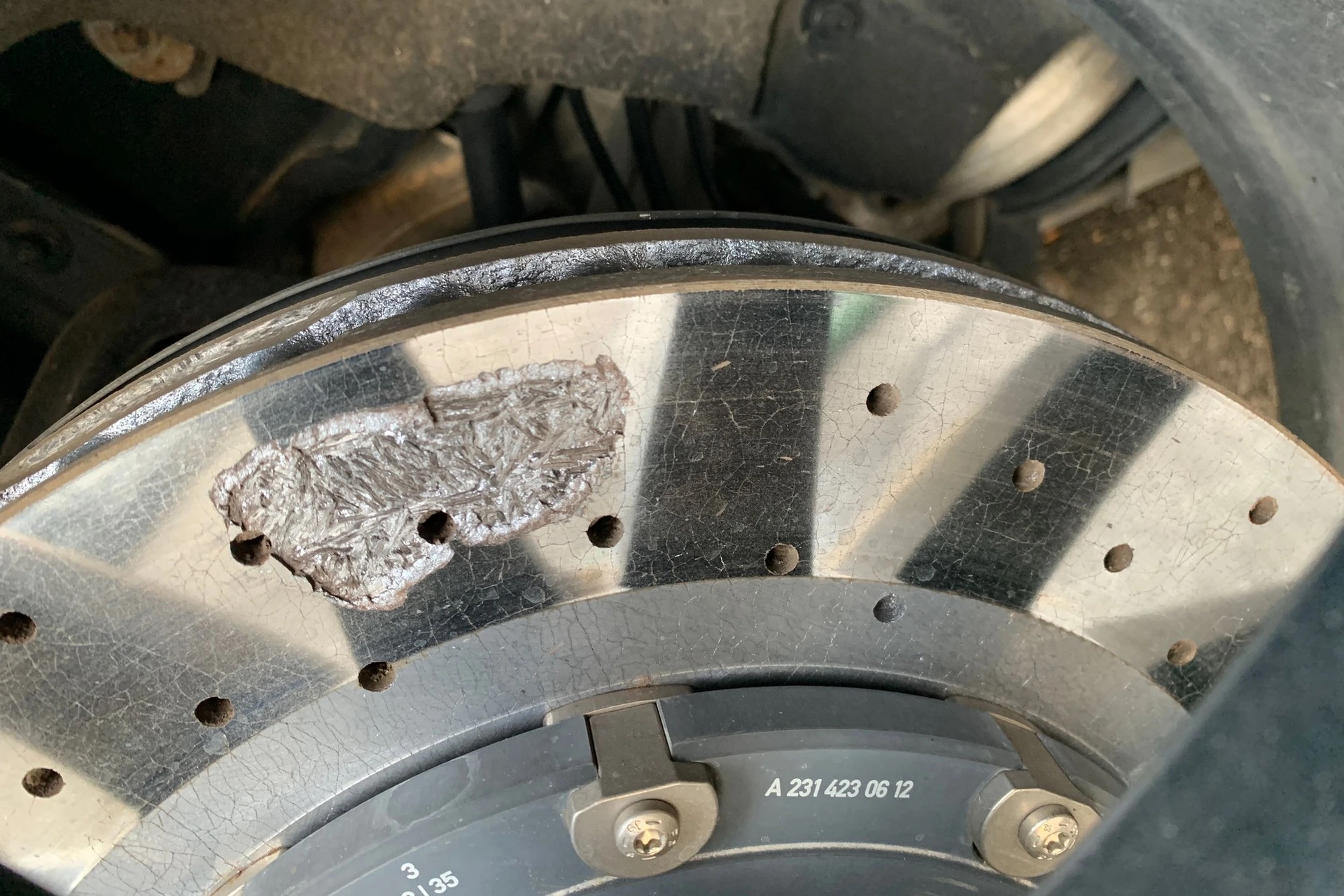 Phanh carbon-ceramic: nâng tầm hiệu suất, đánh đổi sự tiện nghi 1 Phanh carbon-ceramic: nâng tầm hiệu suất, đánh đổi sự tiện nghi