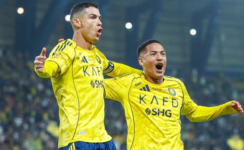 40 tuổi và anh làm cái gì vậy, Ronaldo?