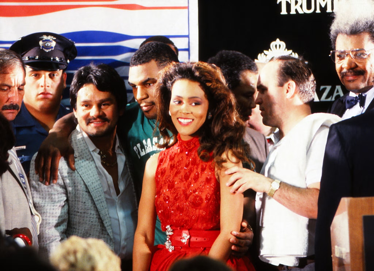 Donald Trump, Mike Tyson và trận đấu phơi bày một kỷ nguyên tham vọng