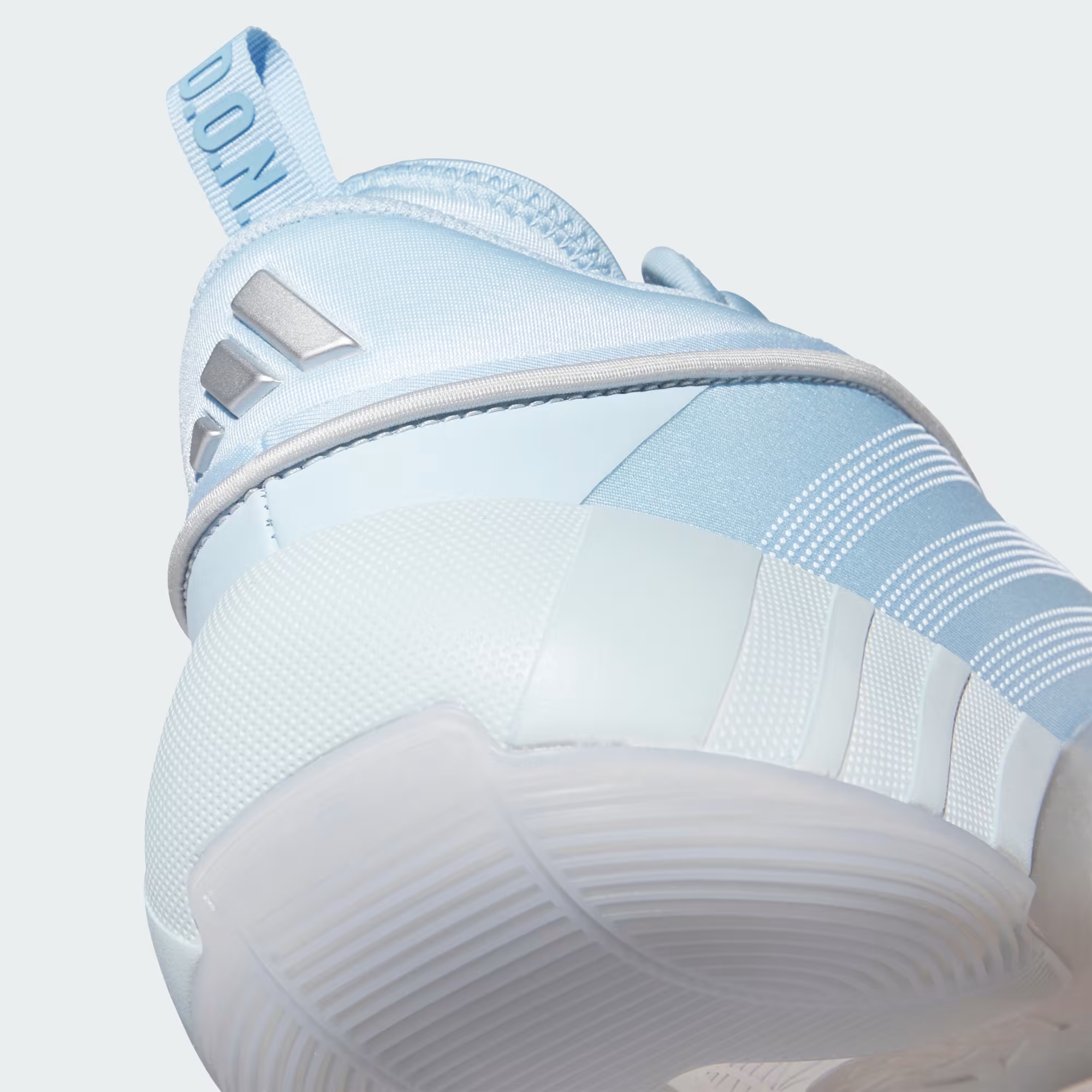 Chia sẻ về adidas D.O.N. ISSUE 7 – Đôi giày bóng rổ không phải ai cũng hợp 8 Chia sẻ về adidas D.O.N. ISSUE 7 – Đôi giày bóng rổ không phải ai cũng hợp