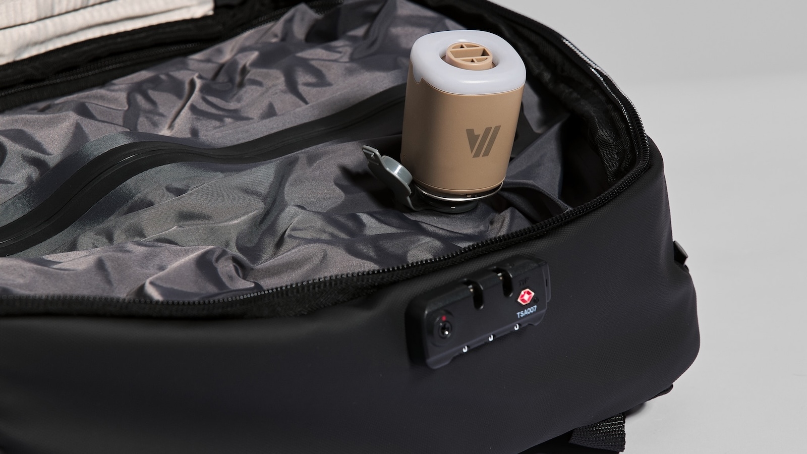 Airback Flex Ultimate: Chiếc balo cho ông nào cần thoải mái, tiện dụng 3 Airback Flex Ultimate: Chiếc balo sinh ra cho những chuyến bay