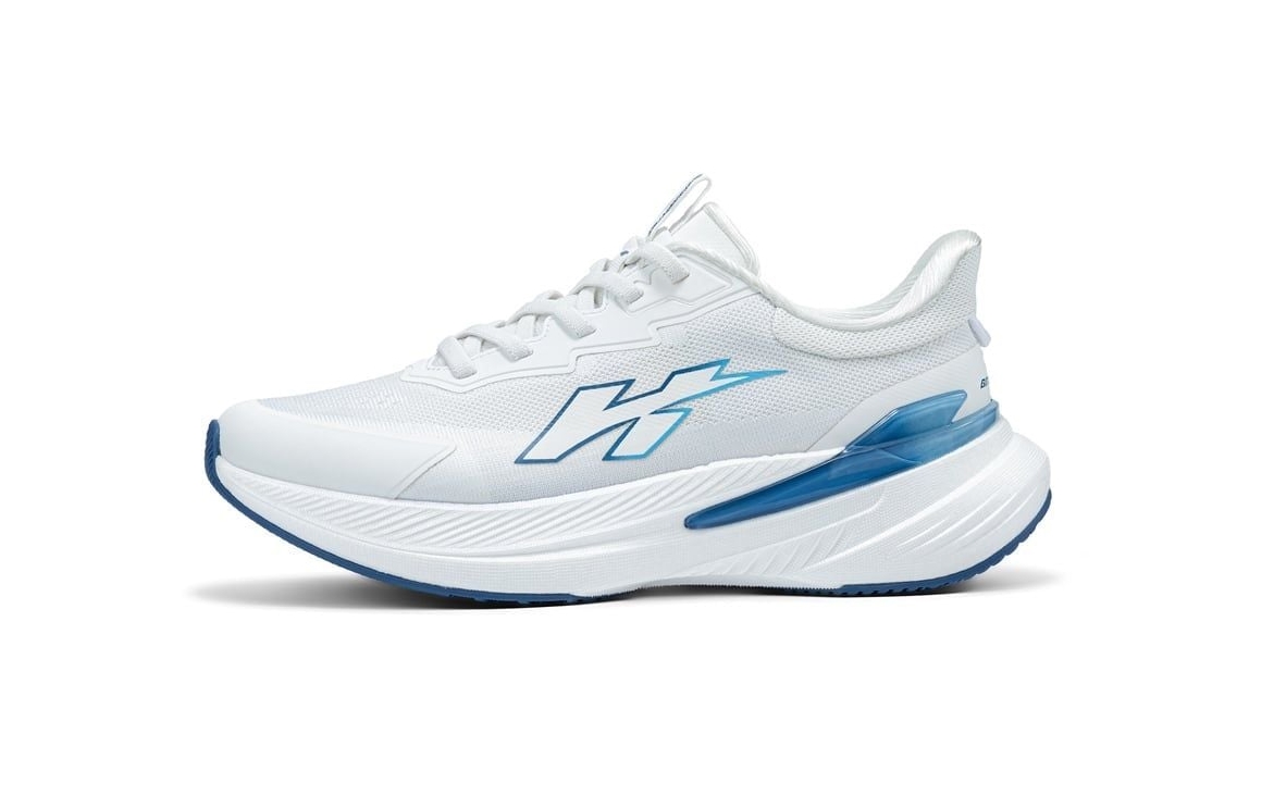 Đánh giá nhanh Biti’s Hunter EZ Lift màu xanh dương: Ôm ấp từng chuyển động