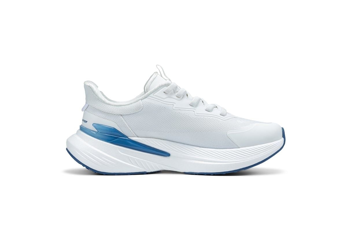 Đánh giá nhanh Biti’s Hunter EZ Lift màu xanh dương: Ôm ấp từng chuyển động