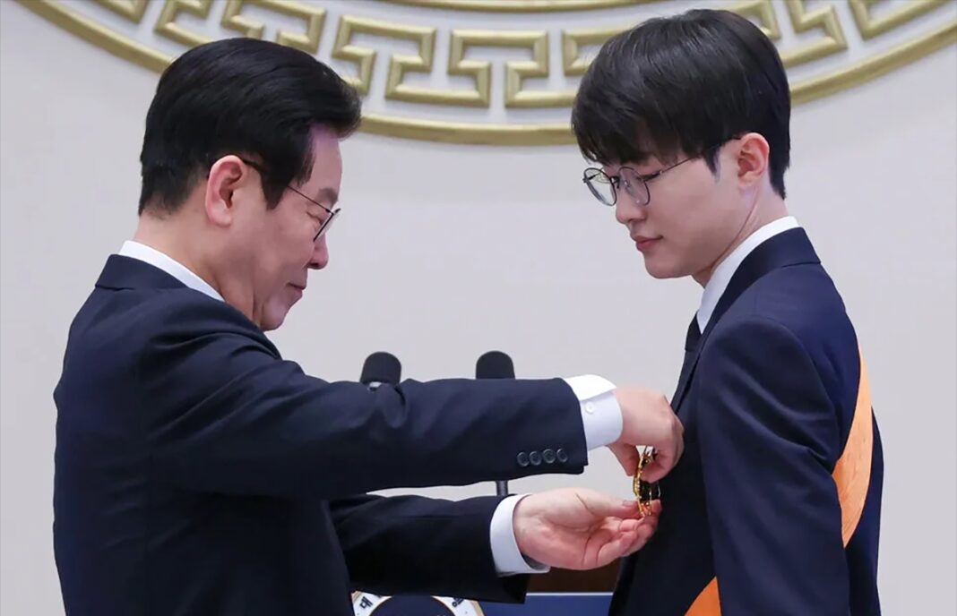 Faker và khoảnh khắc vượt ra khỏi eSports