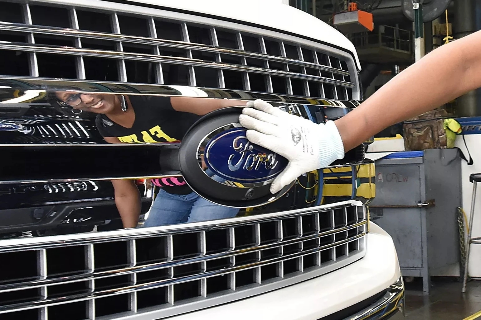 Ford lập kỷ lục triệu hồi xe