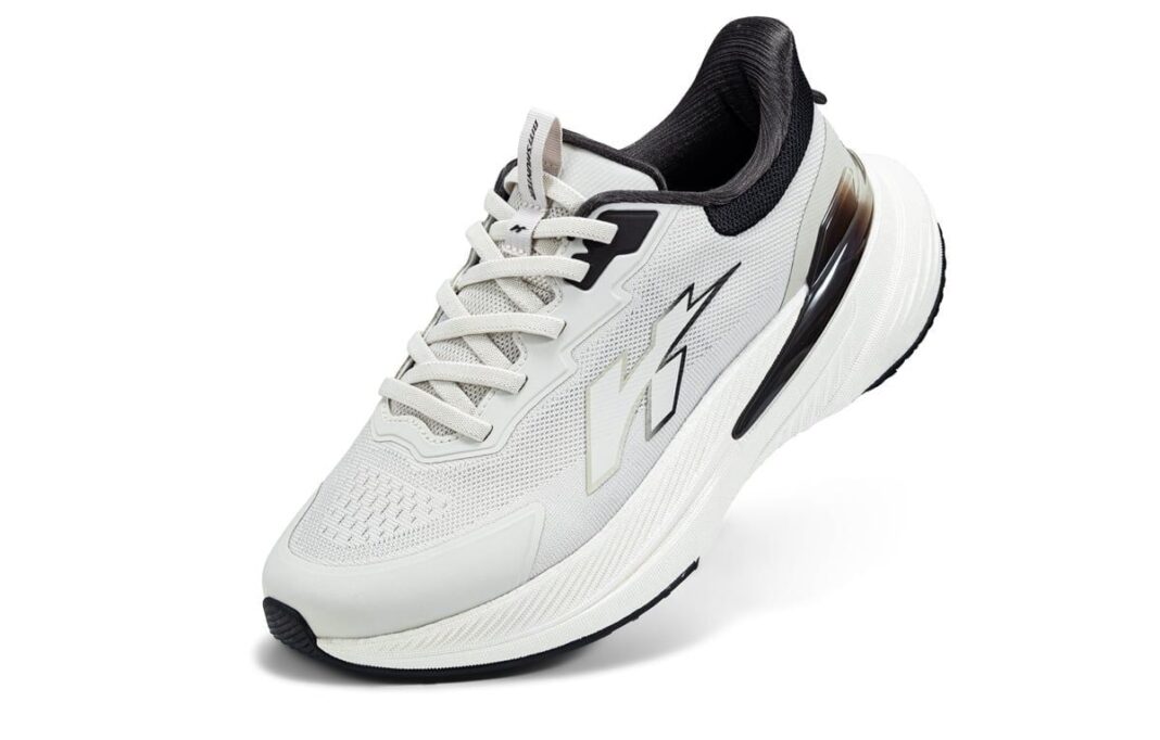 Đánh giá giày Biti’s Hunter Easy Fit màu Kem: Xỏ không cần cúi, đi cả ngày vẫn êm chân