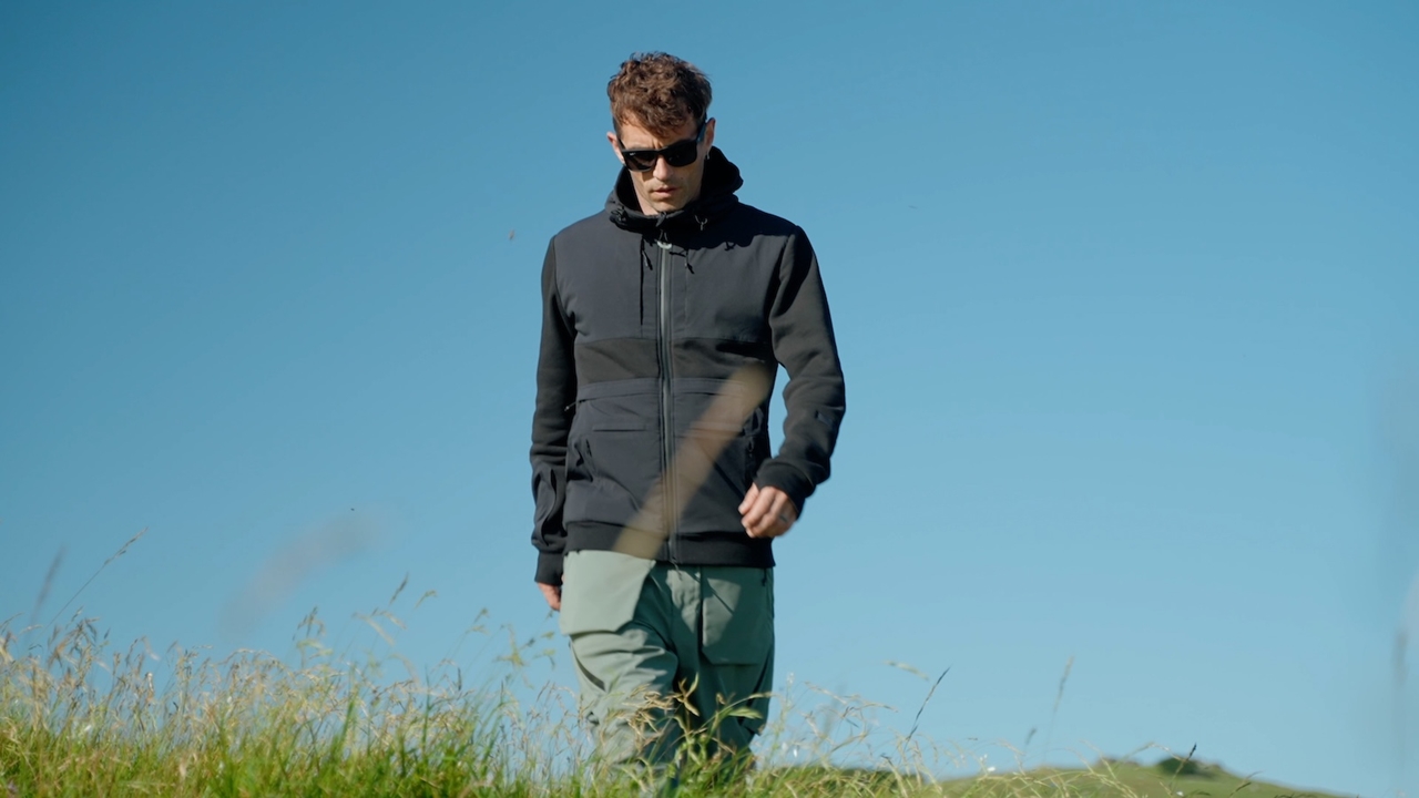 NOMADE 58: Chiếc hoodie cho người hay xách ba lô đi khắp nơi 1 NOMADE 58: Chiếc hoodie cho người hay xách ba lô đi khắp nơi