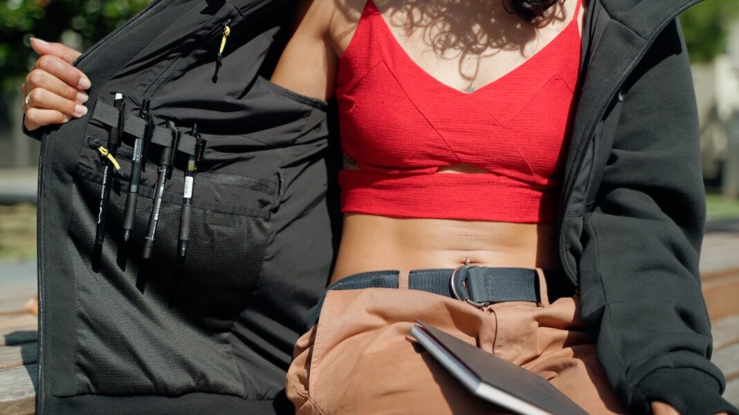 NOMADE 58: Chiếc hoodie cho người hay xách ba lô đi khắp nơi