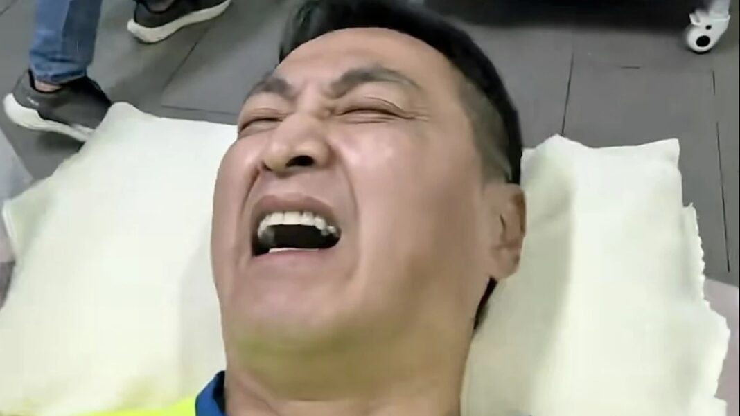 Triển Chiêu Hà Gia Kính nhập viện