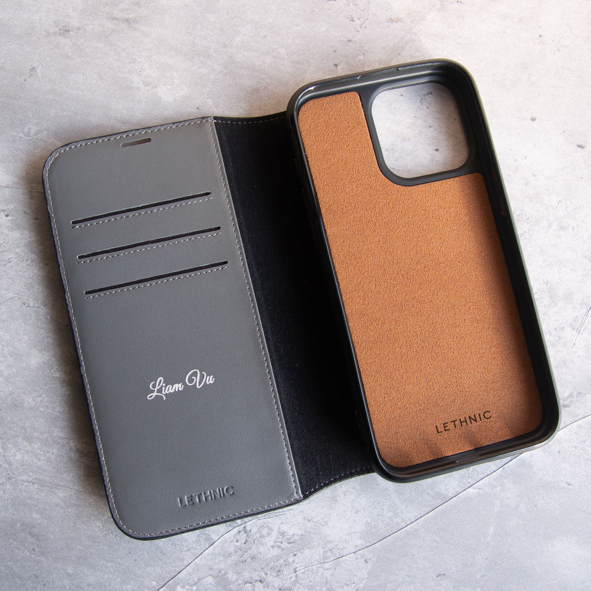 Ốp lưng kèm ví Flip Cover iPhone 17 Series: Món này sinh ra cho mấy ông hay “quên ví” 2 Ốp lưng kèm ví Flip Cover iPhone 17 Series: Món này sinh ra cho mấy ông hay “quên ví”