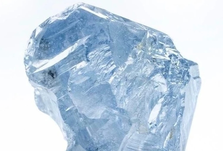 Viên kim cương xanh khiến cả giới kim hoàn phải nín thở