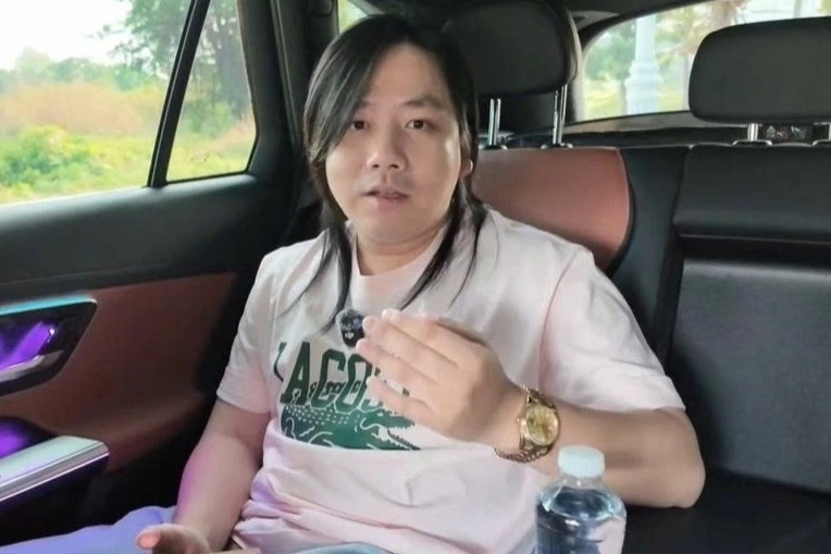 Khoa Pug và câu chuyện tiền bạc phía sau ánh hào quang