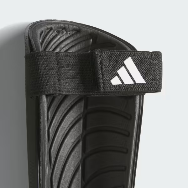 Đánh giá adidas Tiro Training Shin Guards: Nhẹ, ôm chắc chân, đá sân nào cũng yên tâm
