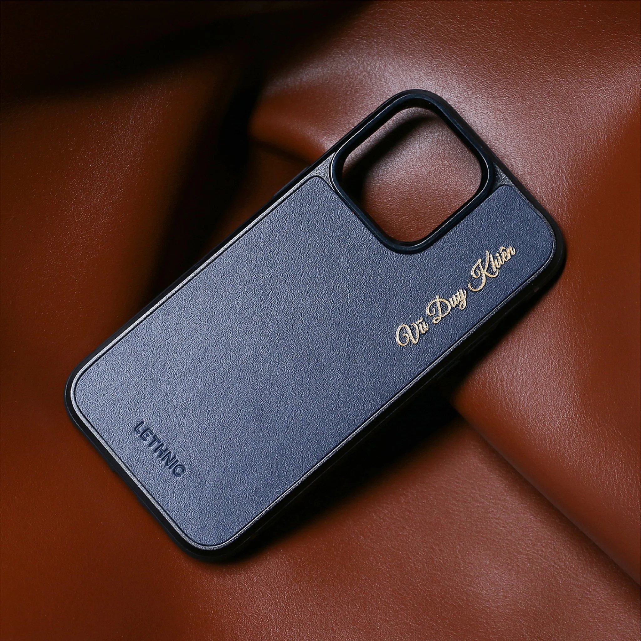 Ốp lưng da thật iPhone 17 Pro Lethnic: Áo giáp an toàn cho chiếc iPhone của anh em 5 Ốp lưng da thật iPhone 17 Pro Lethnic: Áo giáp an toàn cho chiếc iPhone của anh em