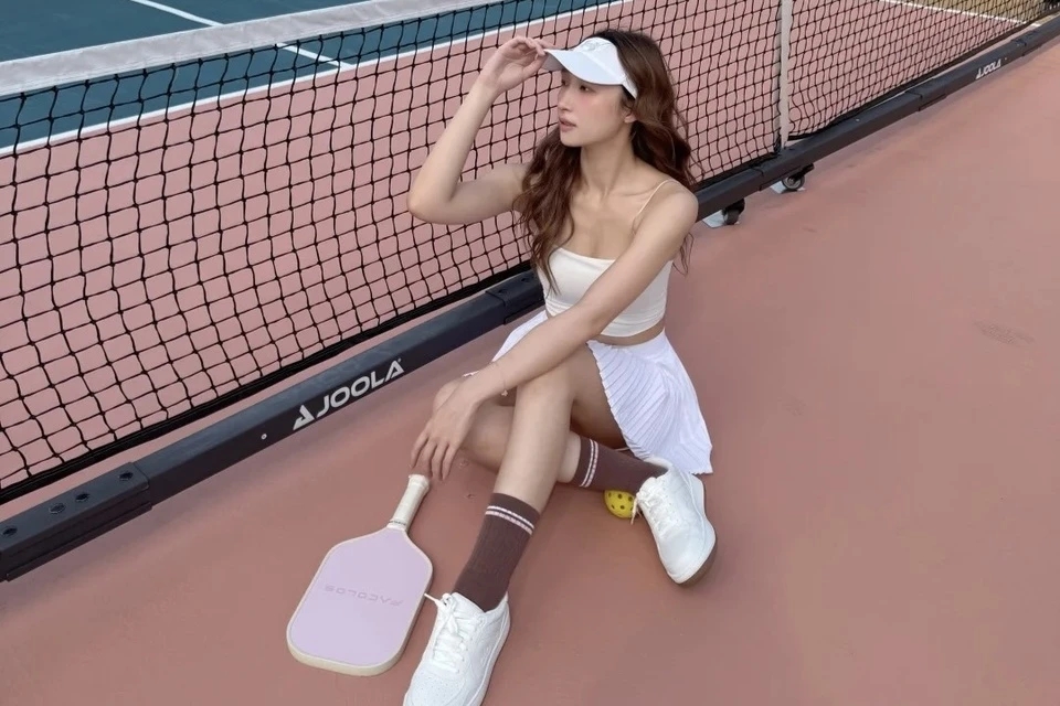 Nhà giàu Mỹ thích chơi pickleball trong vườn nhà