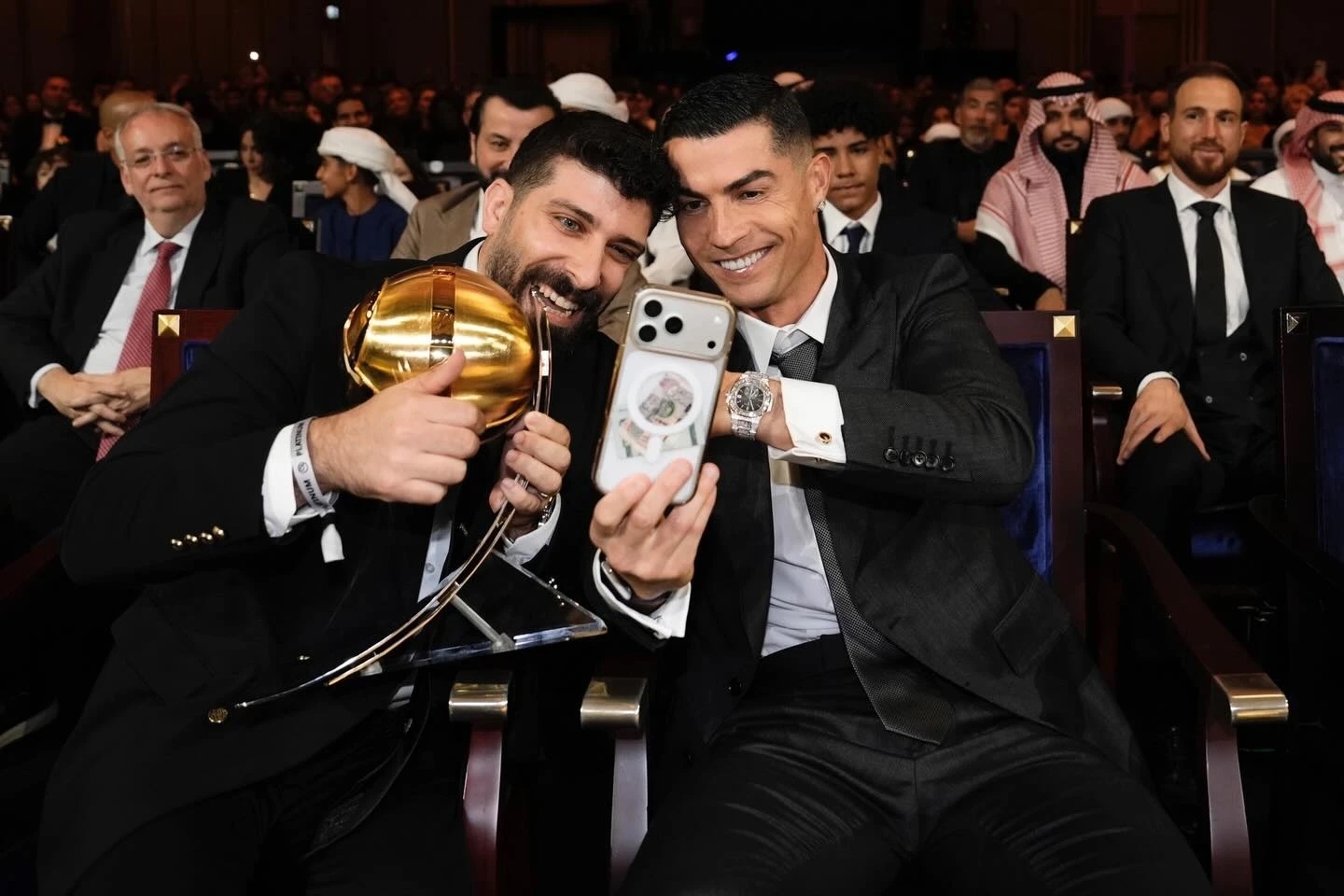 Đồng hồ cả triệu USD trên tay Ronaldo 3 Đồng hồ cả triệu USD trên tay Ronaldo