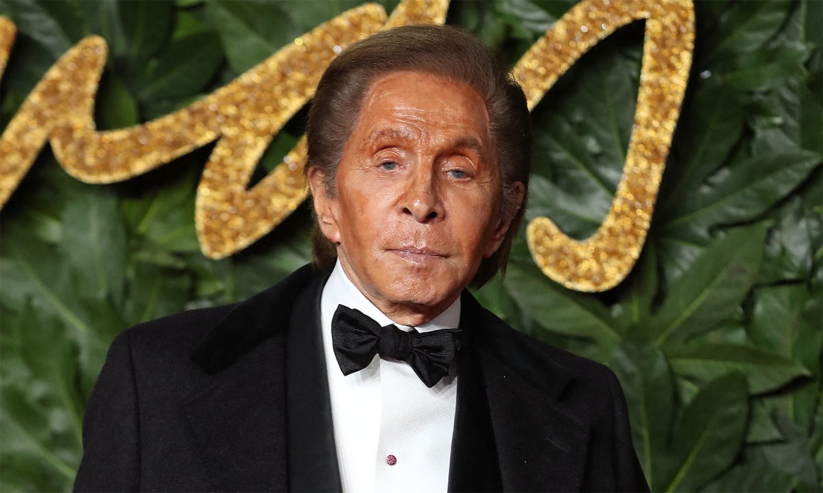 Valentino và một chương khép lại của thời trang cổ điển