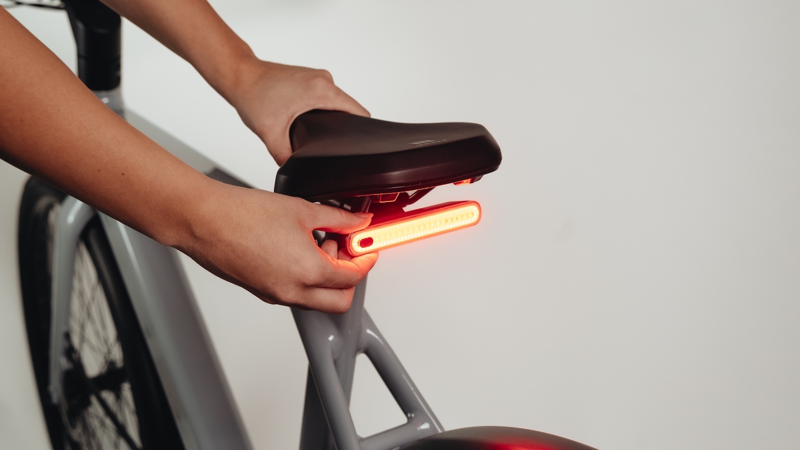 Unit1 Smart Light Pro Dual: Đèn an toàn dành cho xe đạp