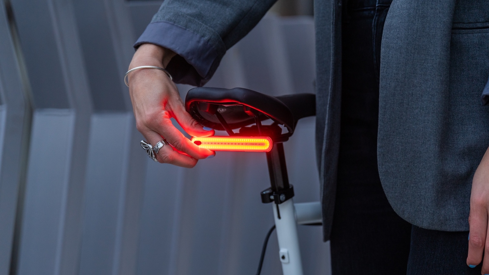 Unit1 Smart Light Pro Dual: Đèn an toàn dành cho xe đạp