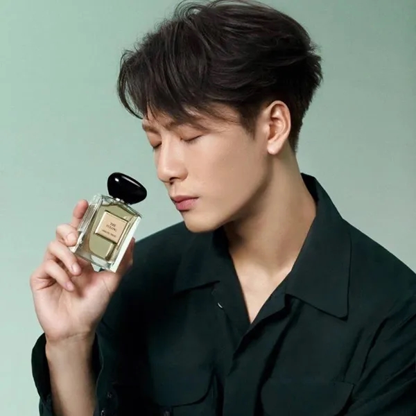 Giorgio Armani Privé Thé Yulong EDT: Mùi trà sang xịn dành cho anh em thích sạch sẽ