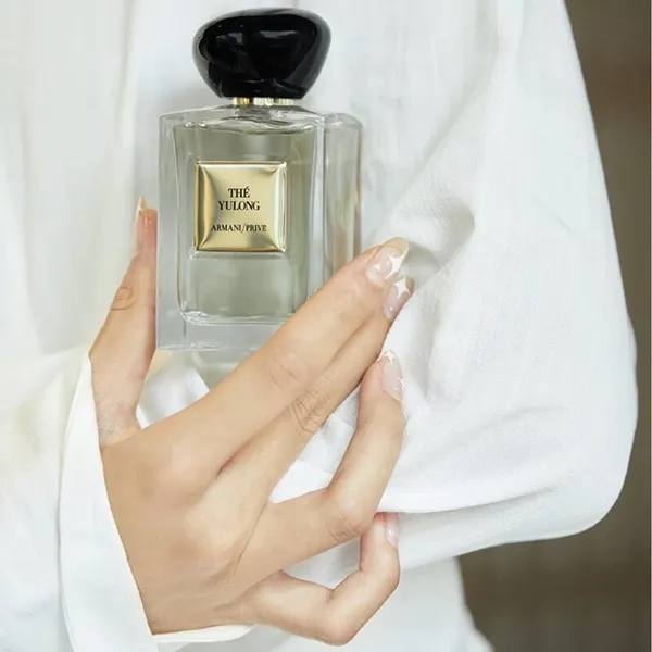 Giorgio Armani Privé Thé Yulong EDT: Mùi trà sang xịn dành cho anh em thích sạch sẽ