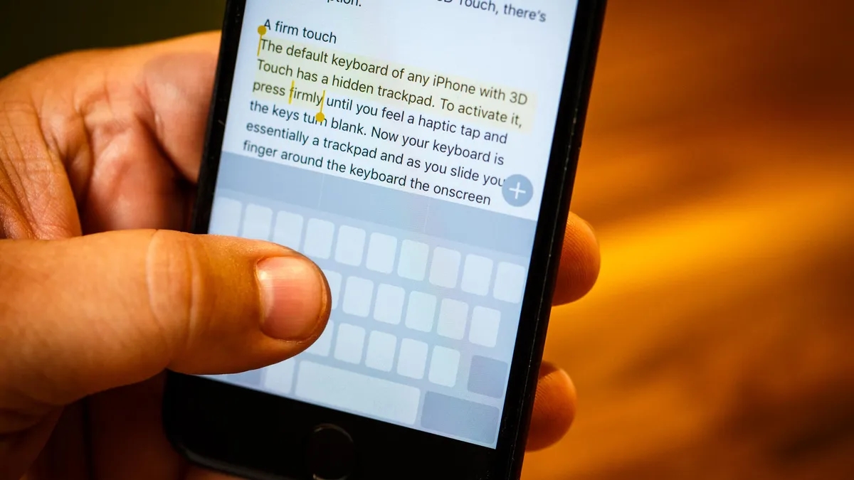 Trong một thế giới không còn BlackBerry, điện thoại bàn phím vật lý đang quay lại?